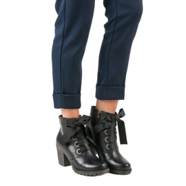 Bottines nouées en cuir de VINCEZA le noir 2 Bottines nouées en cuir de VINCEZA le noir 2