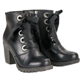 Bottines nouées en cuir de VINCEZA noir 1