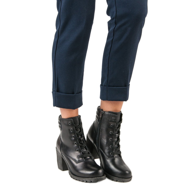 Bottines en cuir noir sur un poteau vinceza 1