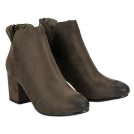 Bottines à talons en daim de VINCEZA vert 6