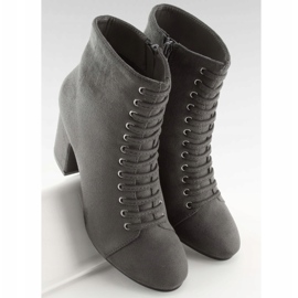 Bottes grises sur un talon stable SP03 Gris 6