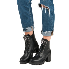 Kylie Bottes nouées sur le poteau le noir 2