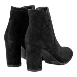 Bottines en daim sur le poteau le noir 3