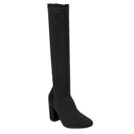 Bottes ajourées sur un poteau le noir 4