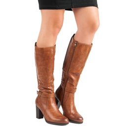 Filippo Bottes chaudes sur le poste brun 2