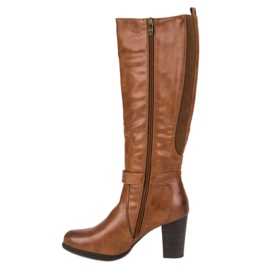 Filippo Bottes chaudes sur le poste brun 1