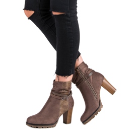 Super Mode Bottes élégantes sur le poste brun 2