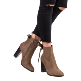 Super Mode Bottes élégantes sur un poteau brun 2