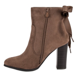 Super Mode Bottes élégantes sur un poteau brun 3
