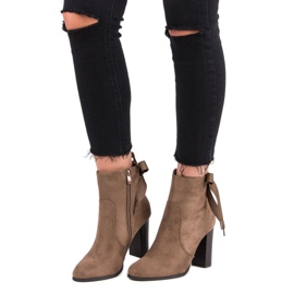 Super Mode Bottes élégantes sur un poteau brun 1