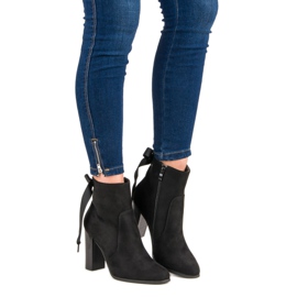 Super Mode Bottes élégantes sur le poste noir 2