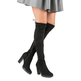 Cm Paris Mousquetaires en daim sur un pilier noir 1