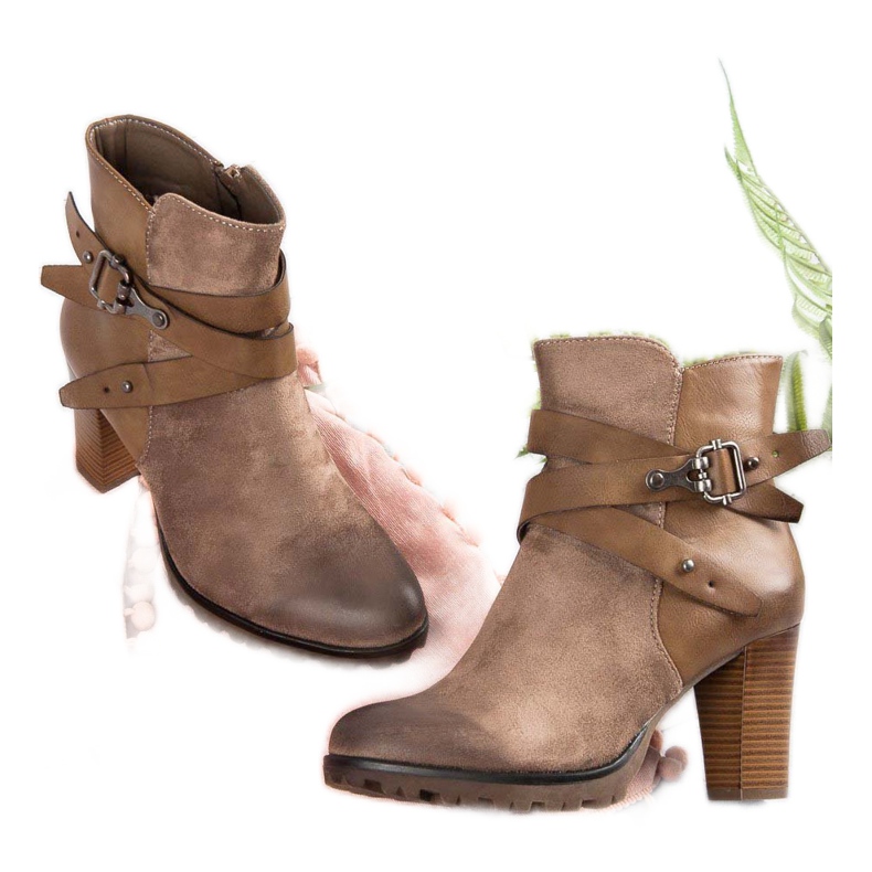 Super Mode Bottes élégantes sur le poste brun 1