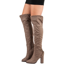 Cm Paris Bottes en daim sur un pilier brun 3