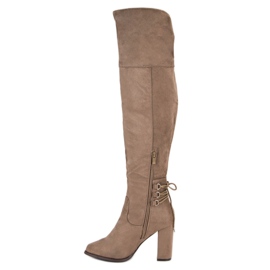 Cm Paris Bottes en daim sur un pilier brun 2