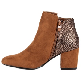 Nio Nio Bottes élégantes sur le poste brun 1