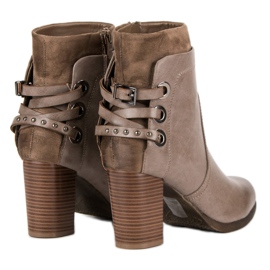 Super Mode Bottes élégantes sur un poteau brun 5
