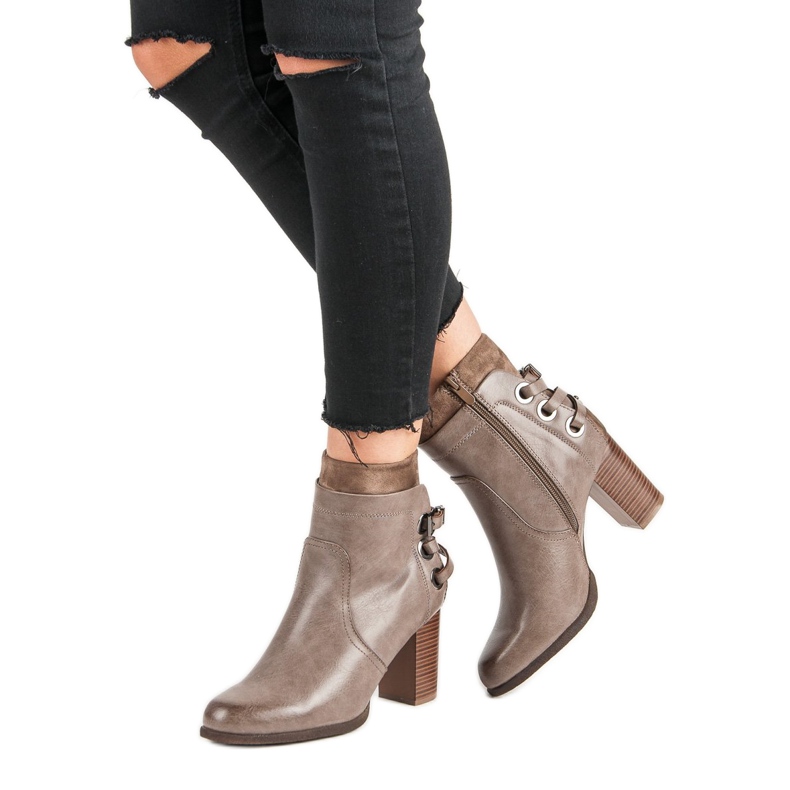 Super Mode Bottes élégantes sur un poteau brun 2