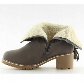 Gris Bottes isolées avec de l'agneau gris NC726 Gris 1