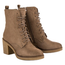 Super Mode Bottes nouées sur le poteau brun 1
