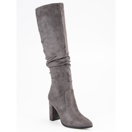 Super Mode Bottes grises sur le poste 1 Super Mode Bottes grises sur le poste 1