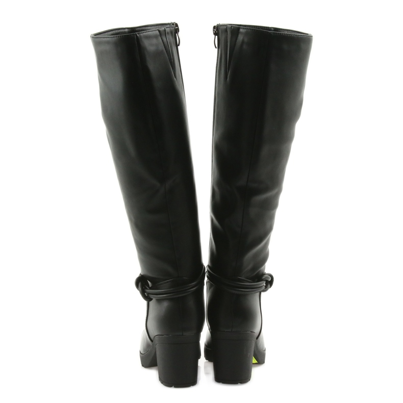 Bottes noires FILIPPO 476 sur le poteau le noir 3