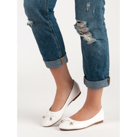 Ballerine Blanche Avec Un Noeud 1