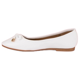 Ballerine Blanche Avec Un Noeud 3