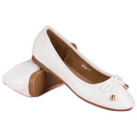 Ballerine Blanche Avec Un Noeud 4