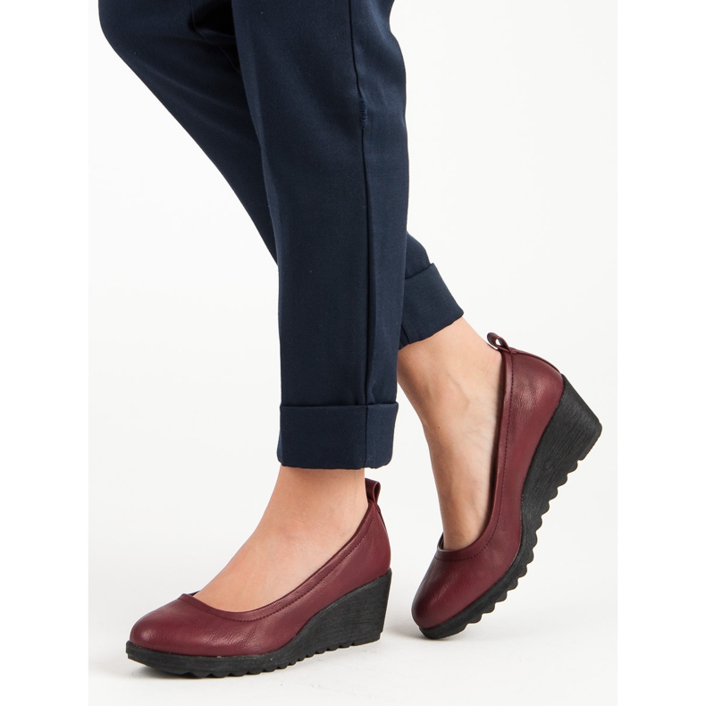 J. Star Escarpins rouges sur un coin 1