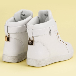 Des baskettes blanches 6