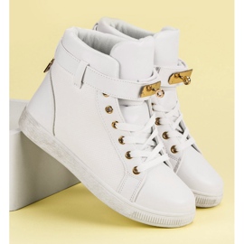 Des baskettes blanches 7