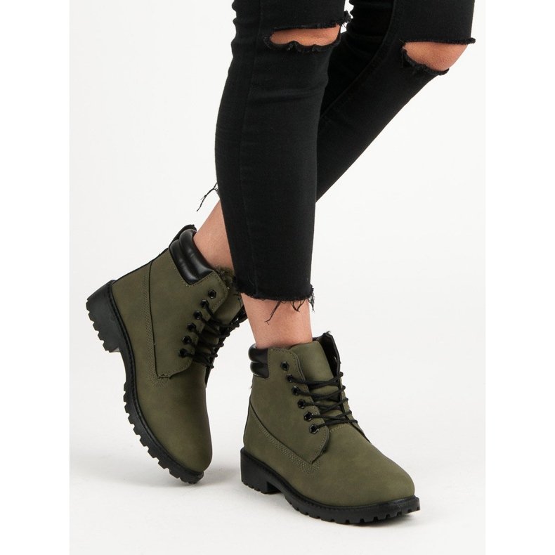 Bottes de randonnée isolées olive vert 1