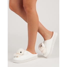 Pantoufles confortables blanche 2