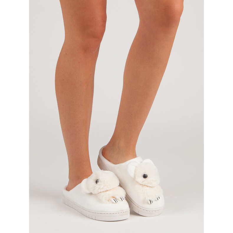 Pantoufles confortables blanche 1