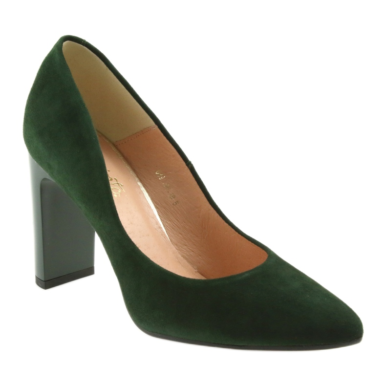 Escarpins verts sur le poteau Espinto 689 1