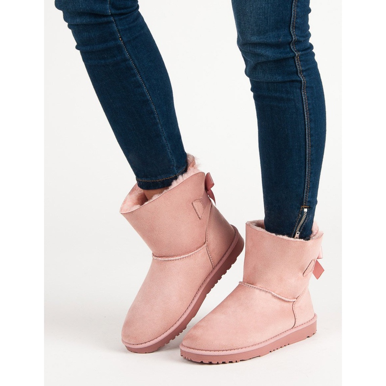 Queentina Mukluki rose avec un nœud 1