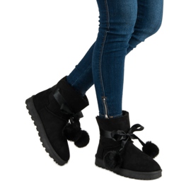 Mukluki noir à pompons 2