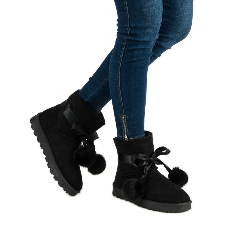 Mukluki noir à pompons 2