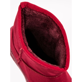 Bottes de neige sur la plate-forme rouge 2