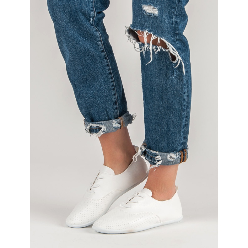 Baskets blanches nouées 2