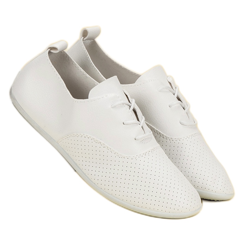 Baskets blanches nouées 1