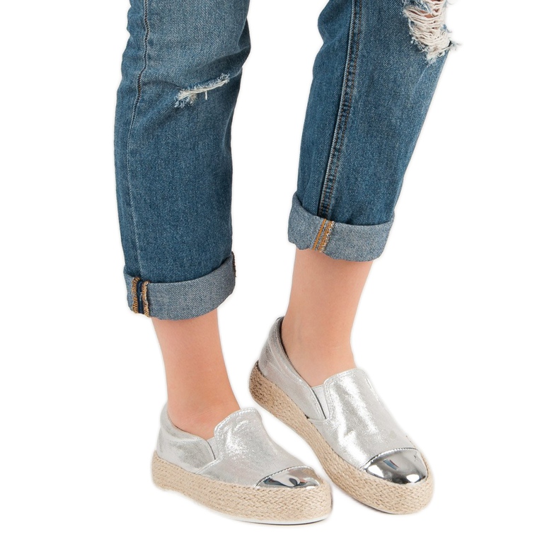 Baskets argentées à la mode gris 1