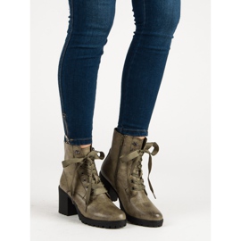 Queentina Bottes chaudes sur la plateforme vert 1