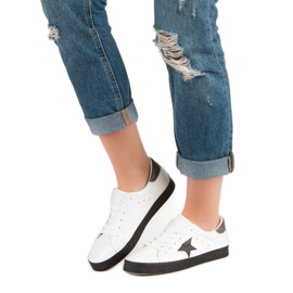 Baskets basses à la mode blanc noir 1