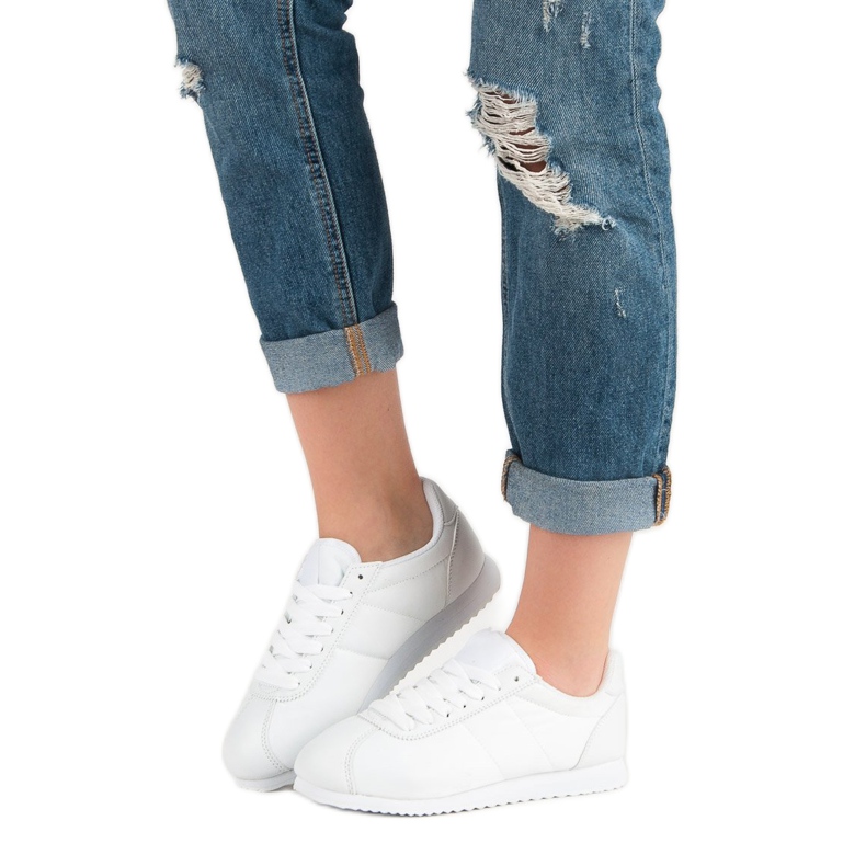 Chaussures de sport blanches 1