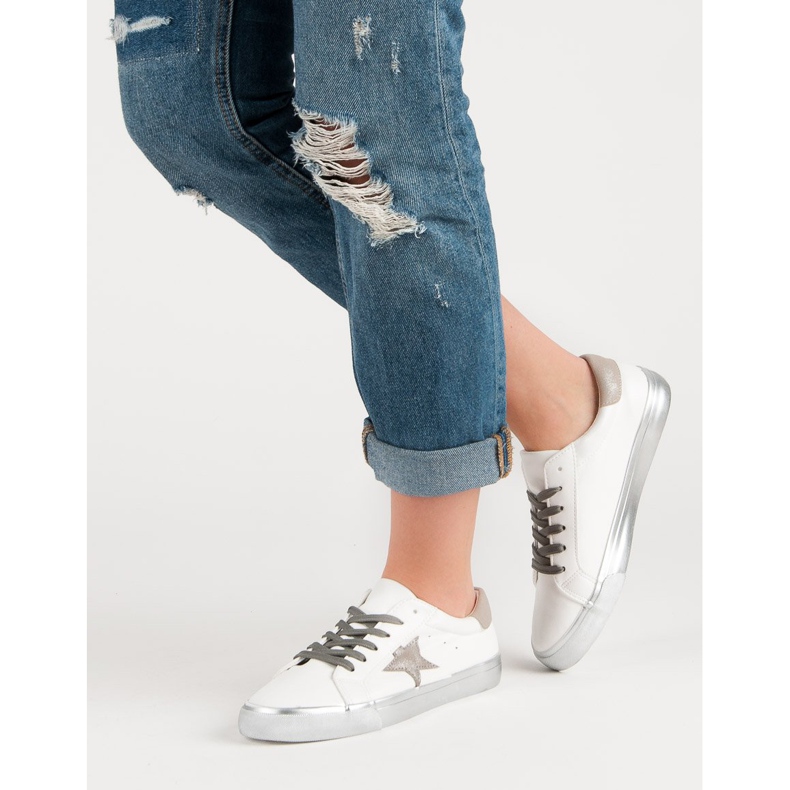 Baskets basses élégantes blanche multicolore 1