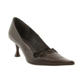 Escarpins en cuir brun 1