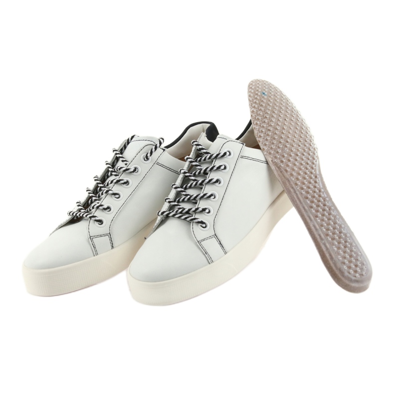 Caprice Sneakers en cuir blanc / bleu marine pour femmes à égalité 23203 blanche 2