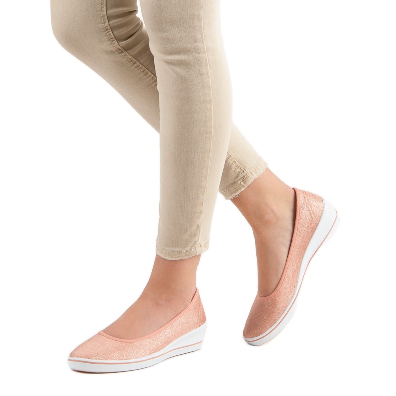 Comer Ballerine Rose Sur Compensée 1